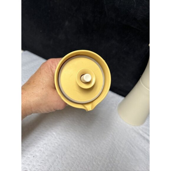 Vintage Tupperware Oil/Vinegar Cruet - Harvest Gold & Almond - Picture 2 of 7